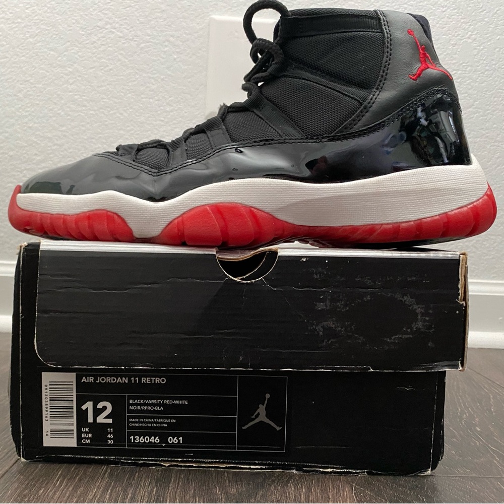 AIR JORDAN RETRO 12 BRED PLAYOFFS/ black varsity red white/ size 12